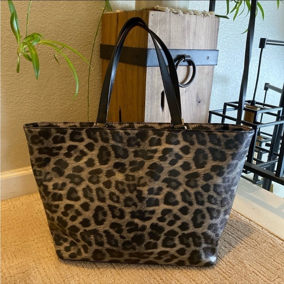 ❗️SOLD❗️🎉HP🎉 Kate Spade Tote Bag - Picture 2 of 11